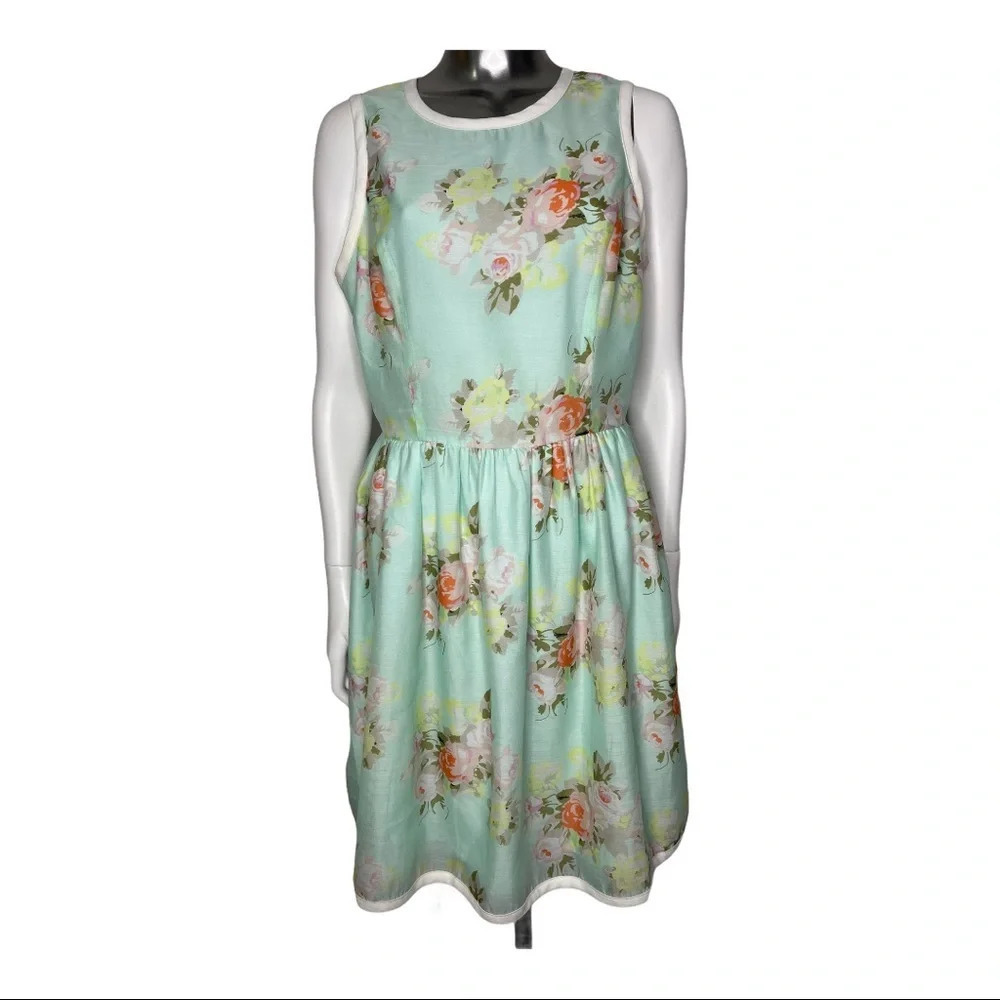 🛍️3/$40 Piperlime Floral Dress  Sleeveless Dress Green Floral Size Medium